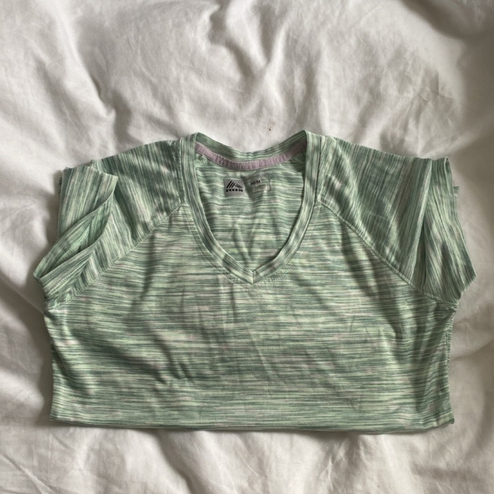 New!! Woman’s athletic top